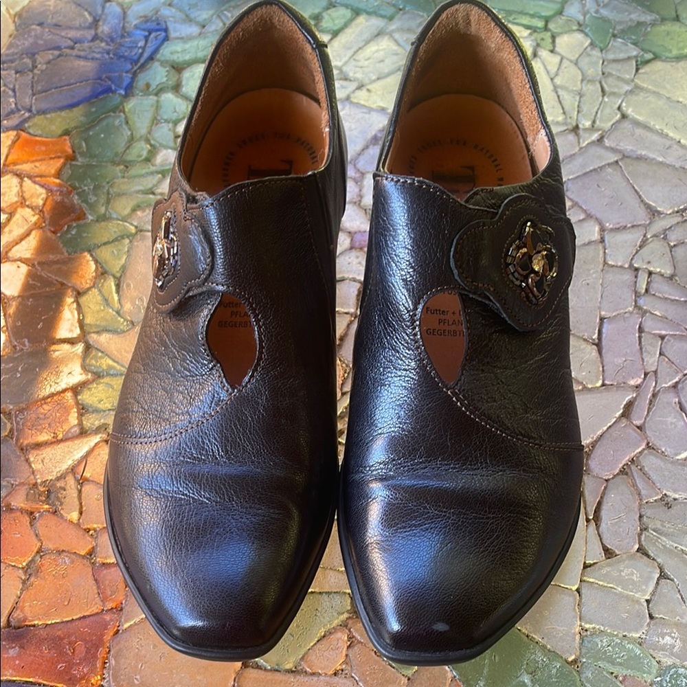 Women’s Black Leather Shoes